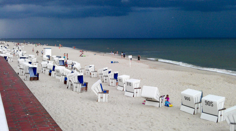Sicher spielen am Strand – Die wichtigsten Sicherheitsregeln für den Strandurlaub mit Kindern