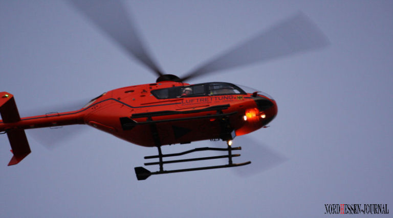 Diemelstadt-Rhoden: Betrunkener prügelt auf Lebensgefährtin ein – Opfer per Hubschrauber ins Klinikum geflogen