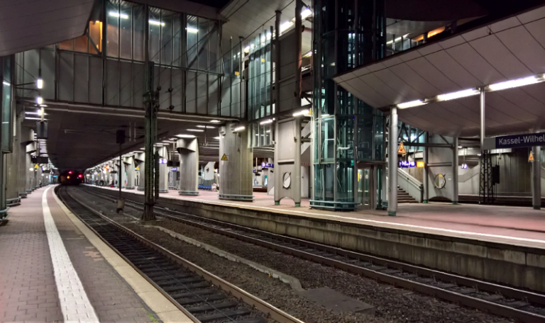 Exhibitionisten belästigen Frauen im Bahnhof Kassel-Wilhelmshöhe