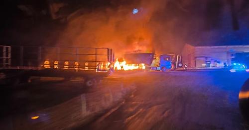 Bauernproteste: Trecker brennen in Oelsnitz – und die Politik schaut weg!