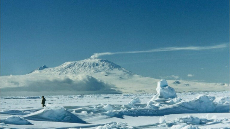 Antarktis-Vulkan Mount Erebus bläst jeden Tag Gold in die Luft