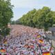 Deutsche Fans marschieren zum Signal-Iduna-Park in Dortmund
