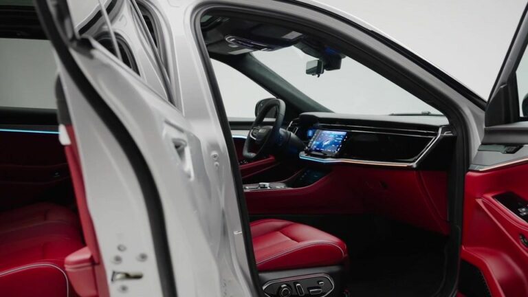 Der neue vollelektrische Jeep Wagoneer S – Der Innenraum – Eine nahtlose Integration von Luxus und Technologie