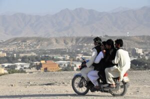 Wie Flüchtlinge aus Afghanistan heimlich Urlaub am Hindukusch machen.