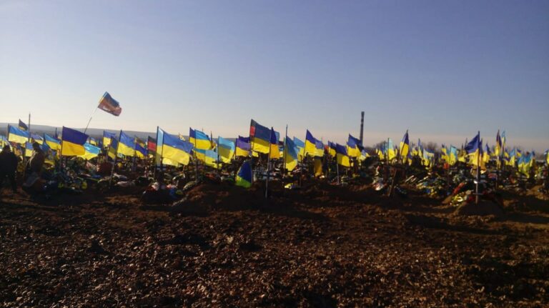 Zeit, vom toten Pferd abzusteigen – Kiews Krieg kostet jeden Tag 650 Leben