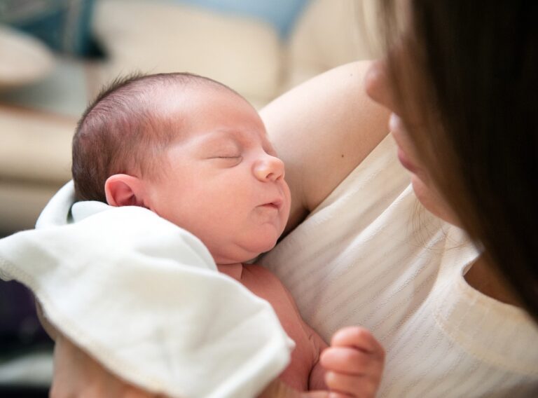 Noah und Emilia beliebteste Vornamen in 2024