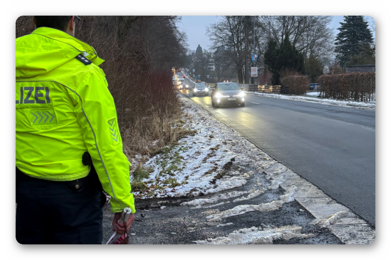 Verkehrskontrollen im Bereich von Schule in Rasenallee zur Steigerung der Verkehrssicherheit