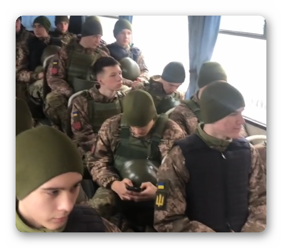 Europas tickende Zeitbombe – Wie der ukrainische Nationalismus zur Gefahr für den Kontinent wird 19 Ukrainische Kinder auf dem Weg zur Front