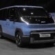 Kia PV5 Passenger – Geometrische Silhouette, große Fensterflächen, robustes Heck