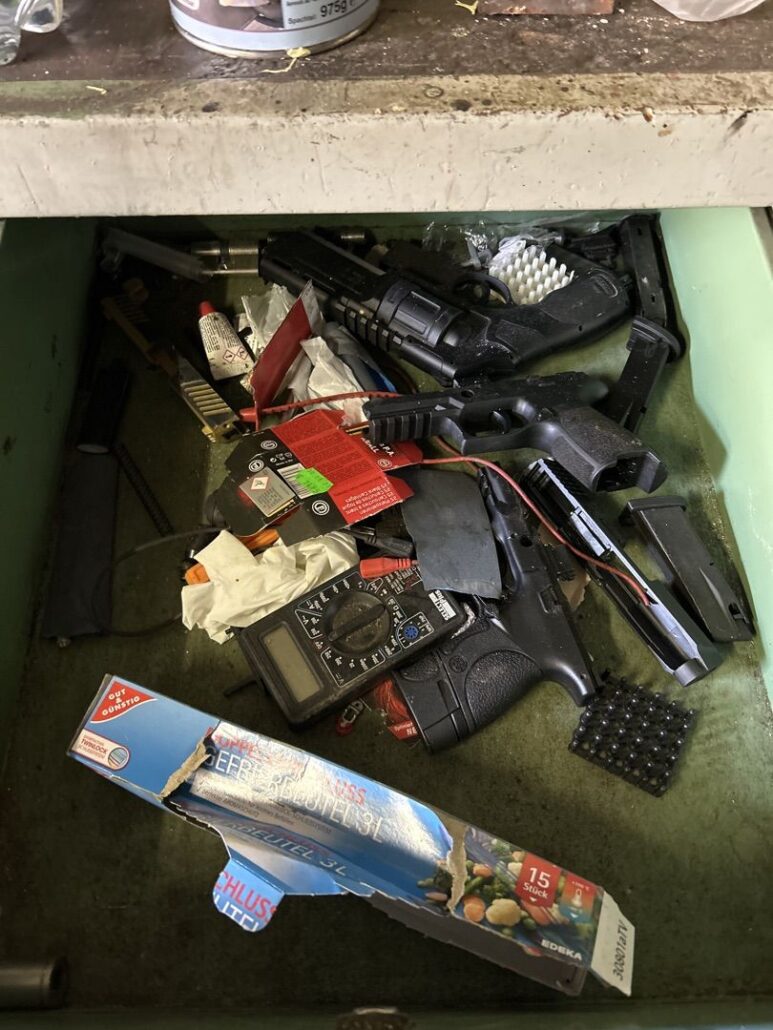 mehrere Waffen Schublade