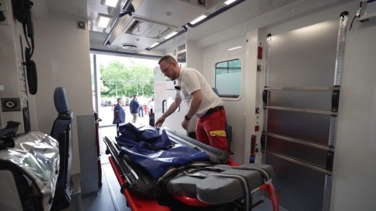 XXL-Patiententransporter: Rettungswagen für extrem schwere Menschen